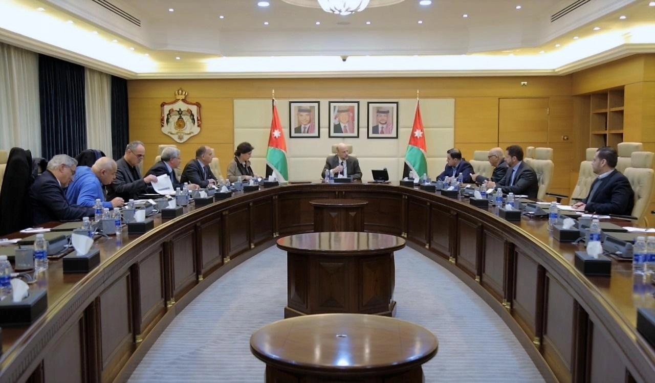 الرزاز: إجراءات حكومية إذا وجد خلل في ملف فاتورة الكهرباء