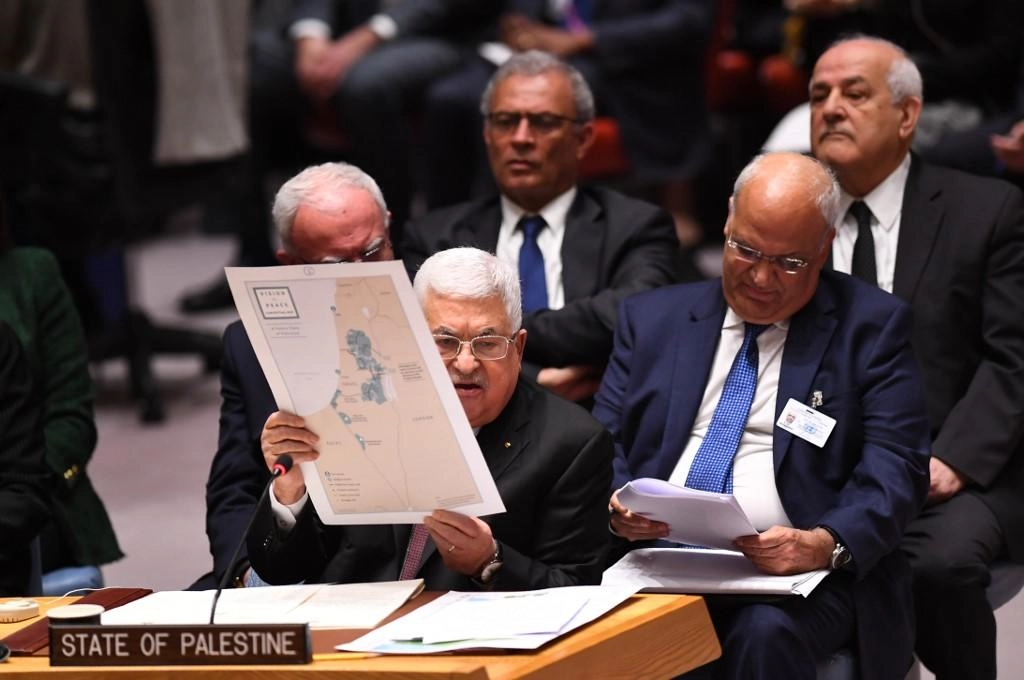 الرئيس الفلسطيني يدعو لعقد مؤتمر دولي للسلام