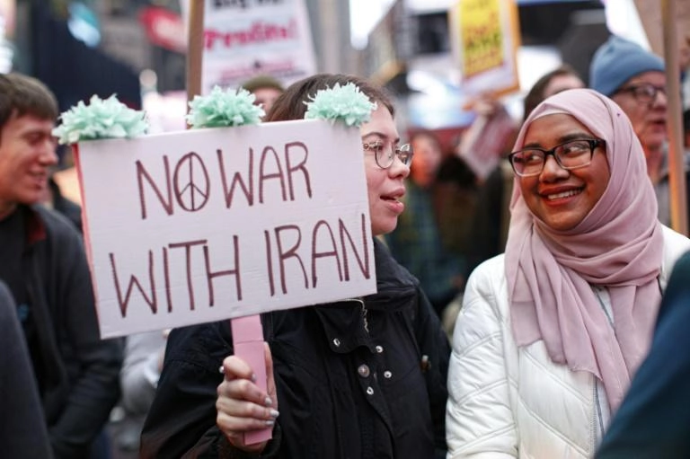 مجلس الشيوخ يناقش قرارا يقيد من صلاحيات ترامب في إيران
