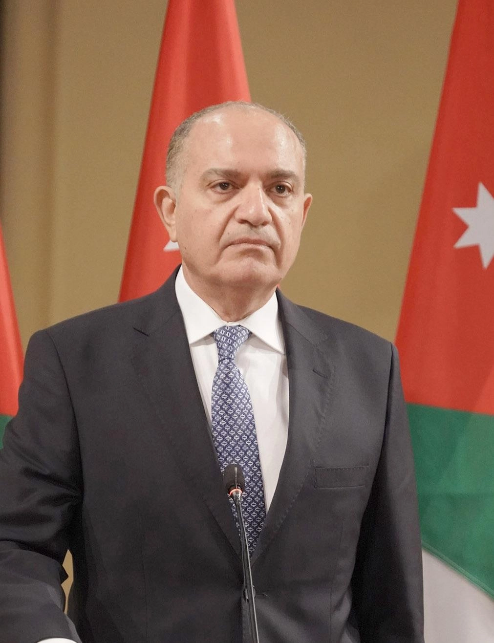 وزير الإعلام يهنئ باليوم العالمي للإذاعة