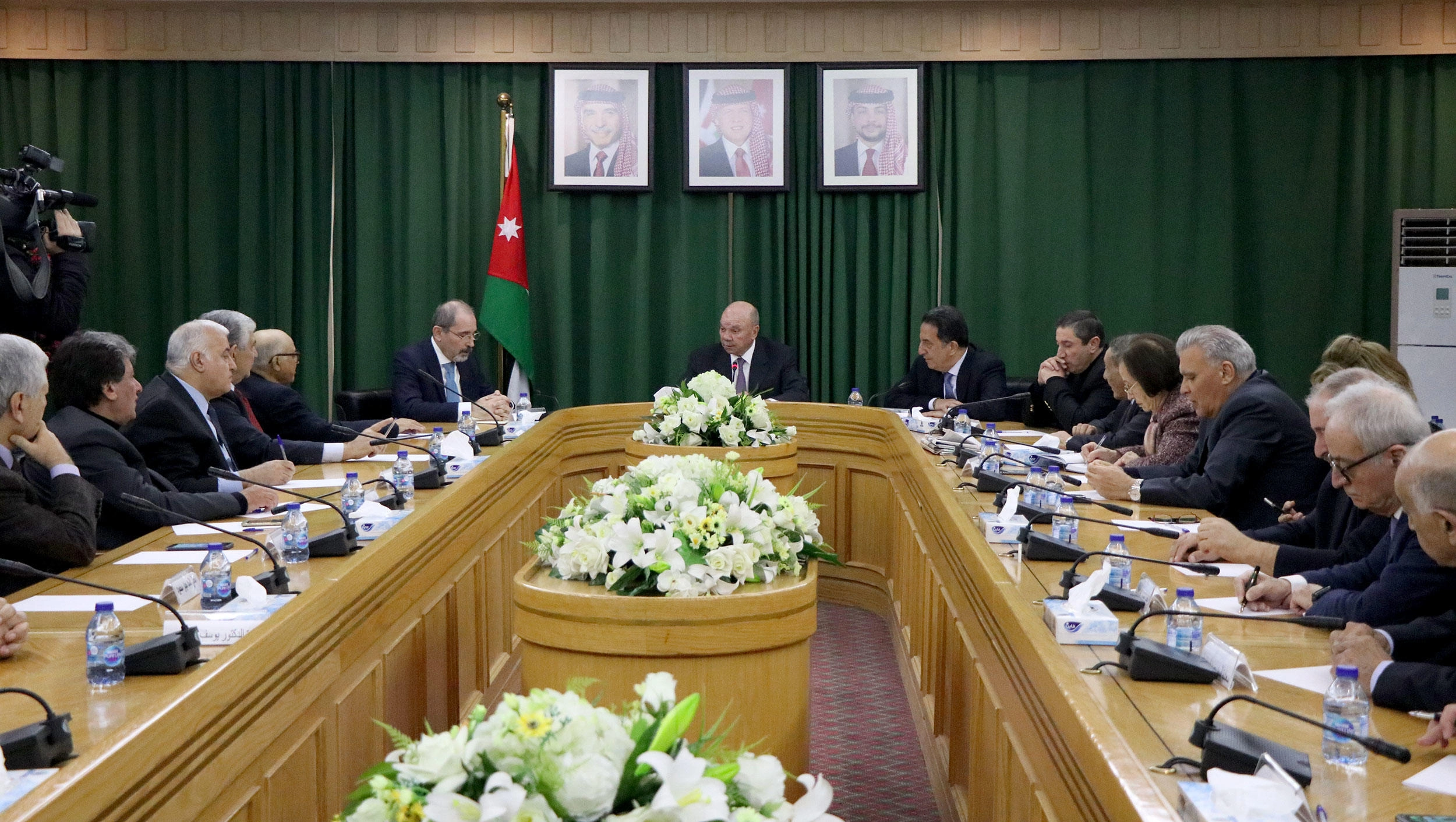 الفايز والصفدي يثمنان مواقف جلالة الملك