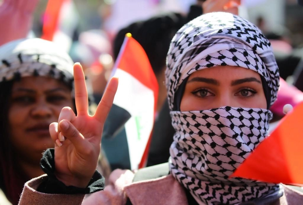 مئات العراقيات يتظاهرن دفاعا عن دورهن في الاحتجاجات