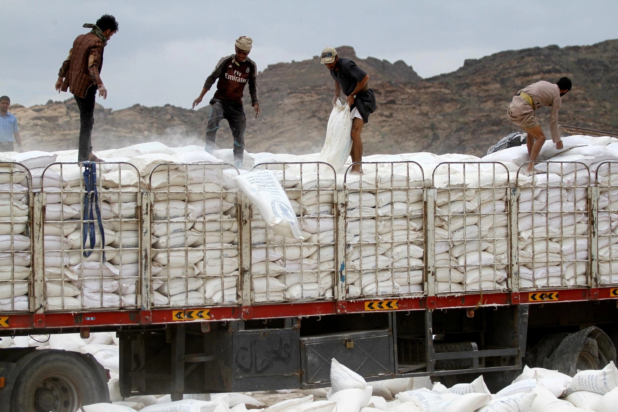 الحوثيون لن يفرضوا "ضريبة" على مساعدات إنسانية