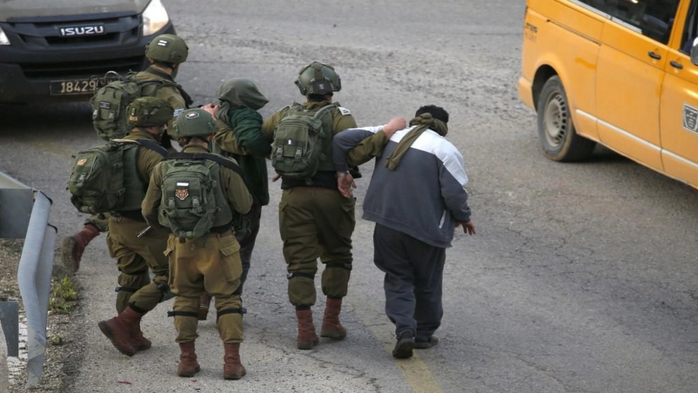  الاحتلال الإسرائيلي يعتقل 11 فلسطينيا 