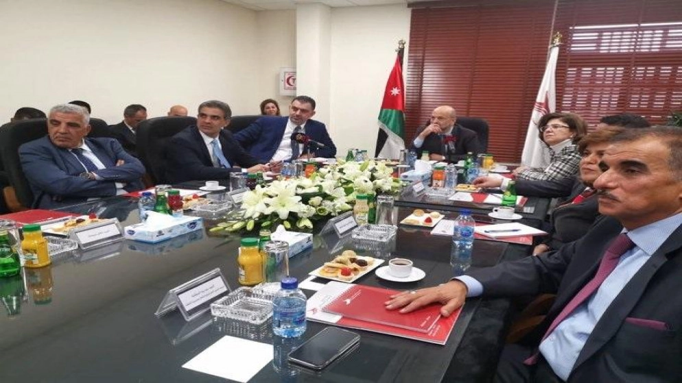 الرزاز يطلق خدمة استقبال بدل إجازة الأمومة إلكترونياً