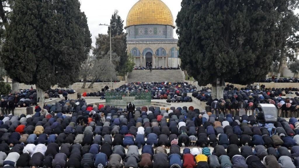 50 ألف أدوا صلاة الجمعة في المسجد الأقصى