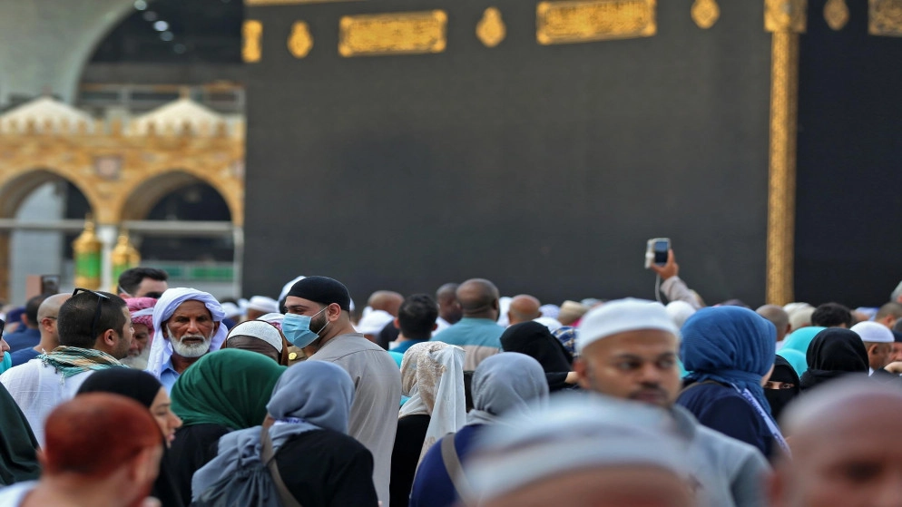 دعوة مواطنين لاسترجاع رسوم تأشيرات العمرة