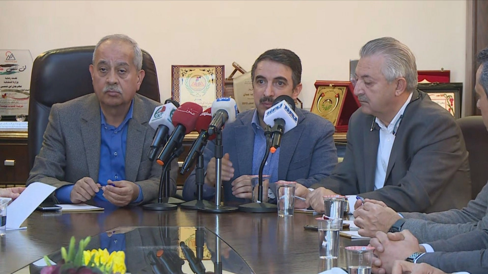 مصانع أردنية توزع المعقمات والكمامات مجانا