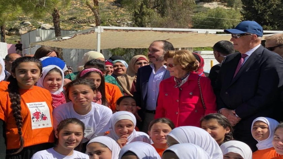 ملك وملكة النرويج يزوران مدرسة نسيبة بنت كعب في السلط