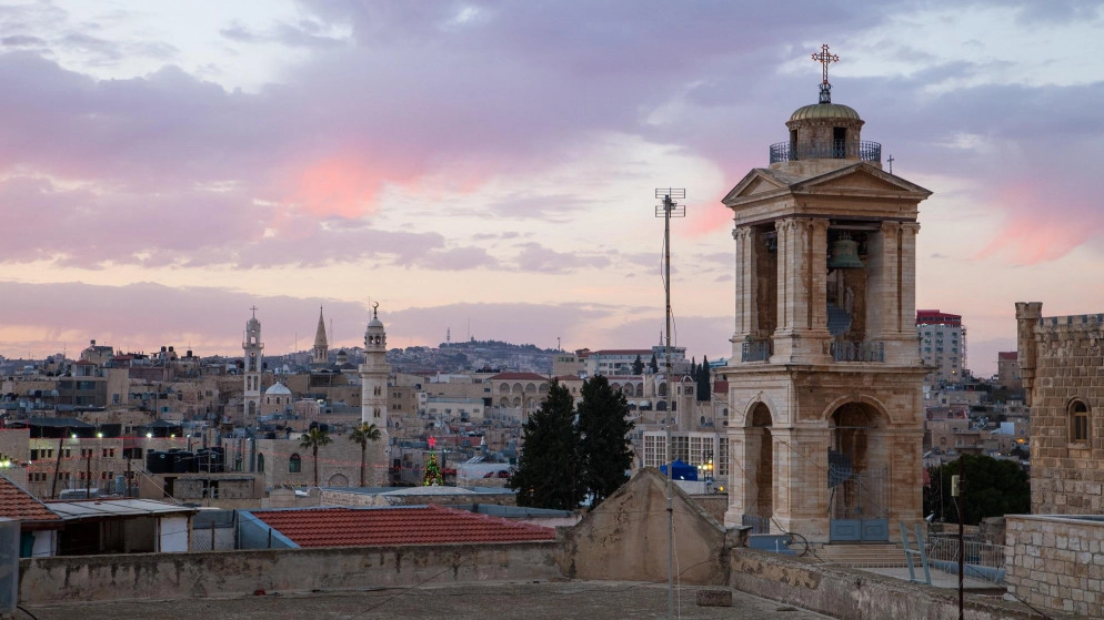 إغلاق المرافق التعليمية في الأراضي الفلسطينية وإعلان حالة الطوارئ