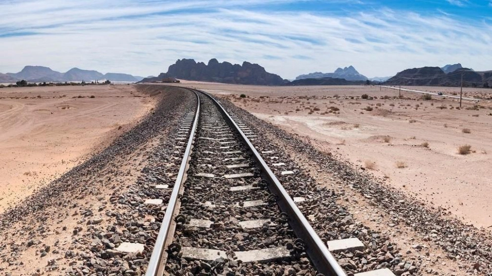 اعتداء وسرقة أجزاء من خطوط سكة حديد العقبة