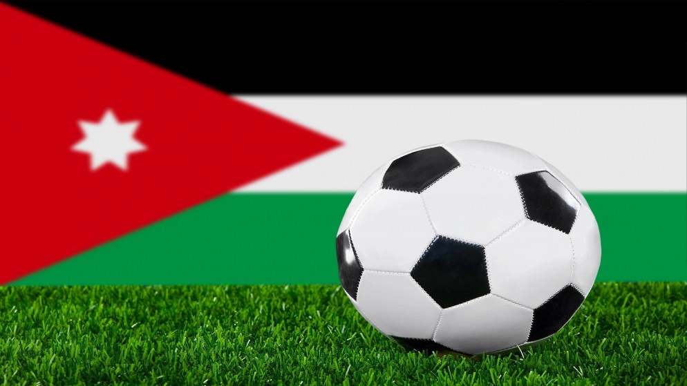 11 نادياً في دوري المحترفين يعلق نشاط كرة القدم
