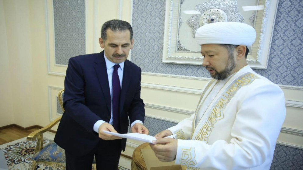 سفير الأردن في كازاخستان يدعو المفتي الكزخي إلى زيارة الأردن