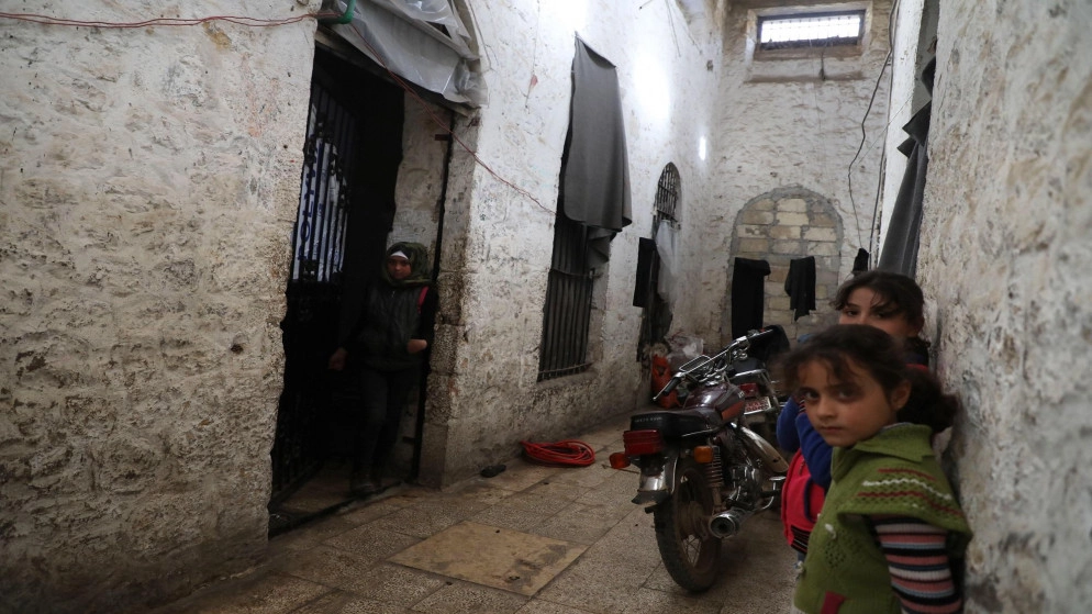 سجن مهجور يتحول إلى ملجأ للنازحين في إدلب