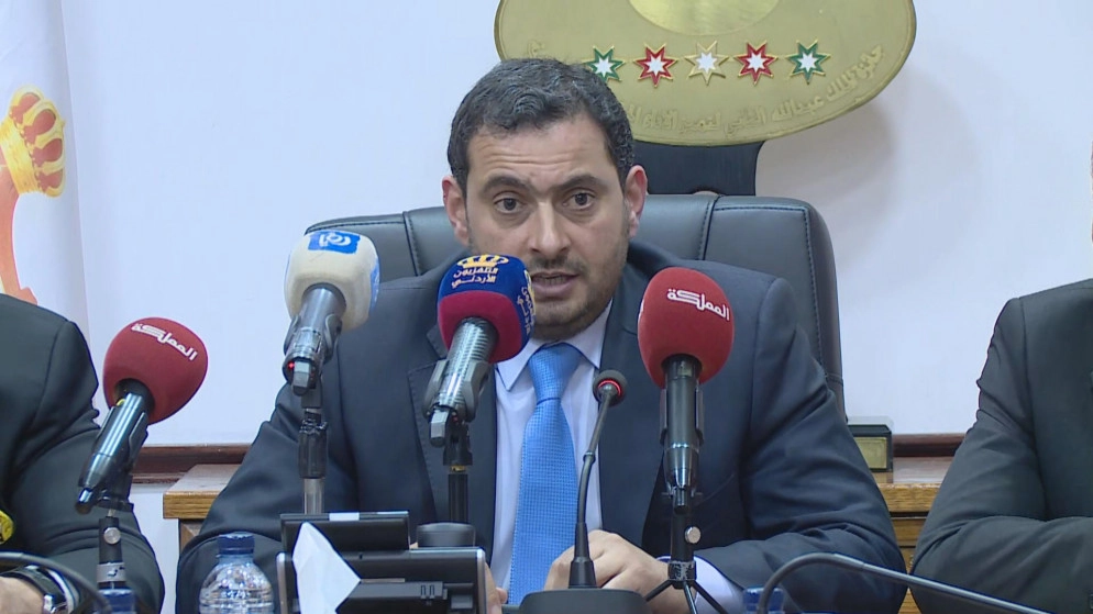 وزير الصناعة: السلع الأساسية متوافرة
