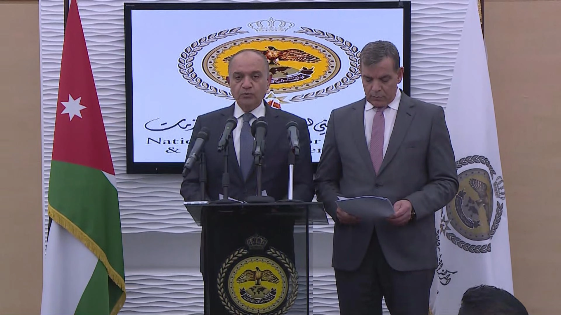 الحكومة قد تضطر قريبا إلى تفعيل قانون الدفاع