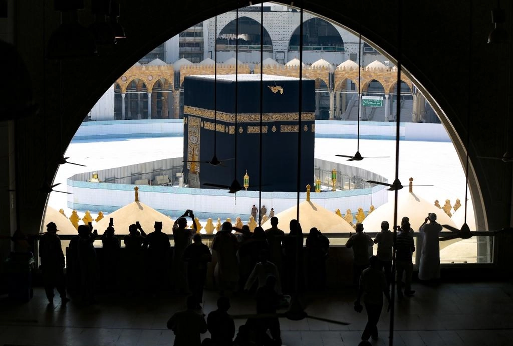 السعودية تقرر تعليق العمل في القطاع الخاص لمدة 15 يوما