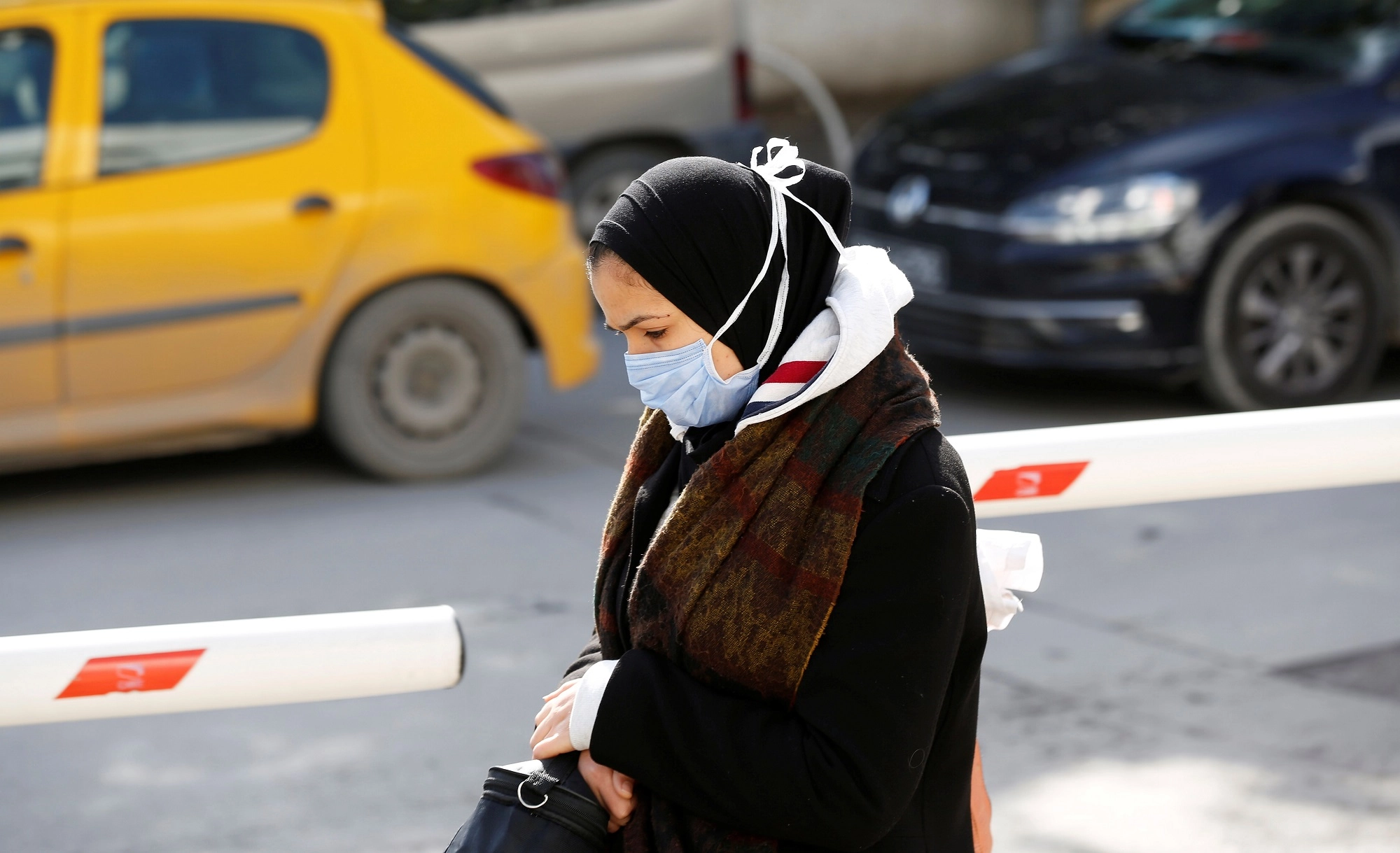 تونس تفرض حظر تجول ليلياً لمكافحة تفشي كورونا