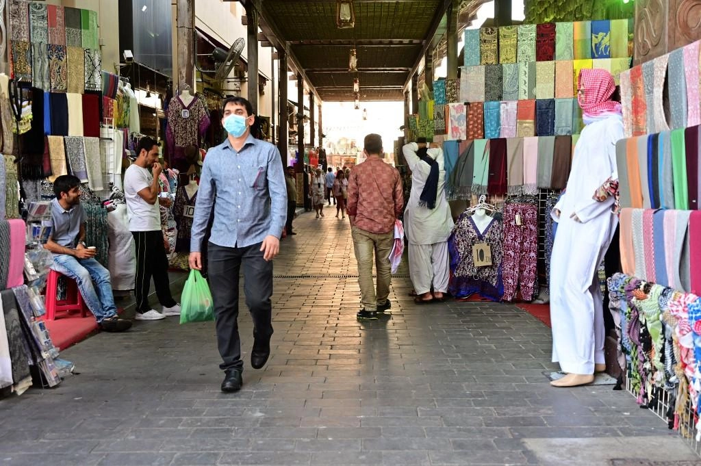 الإمارات تعلق دخول حاملي الإقامة السارية المتواجدين خارج الدولة 