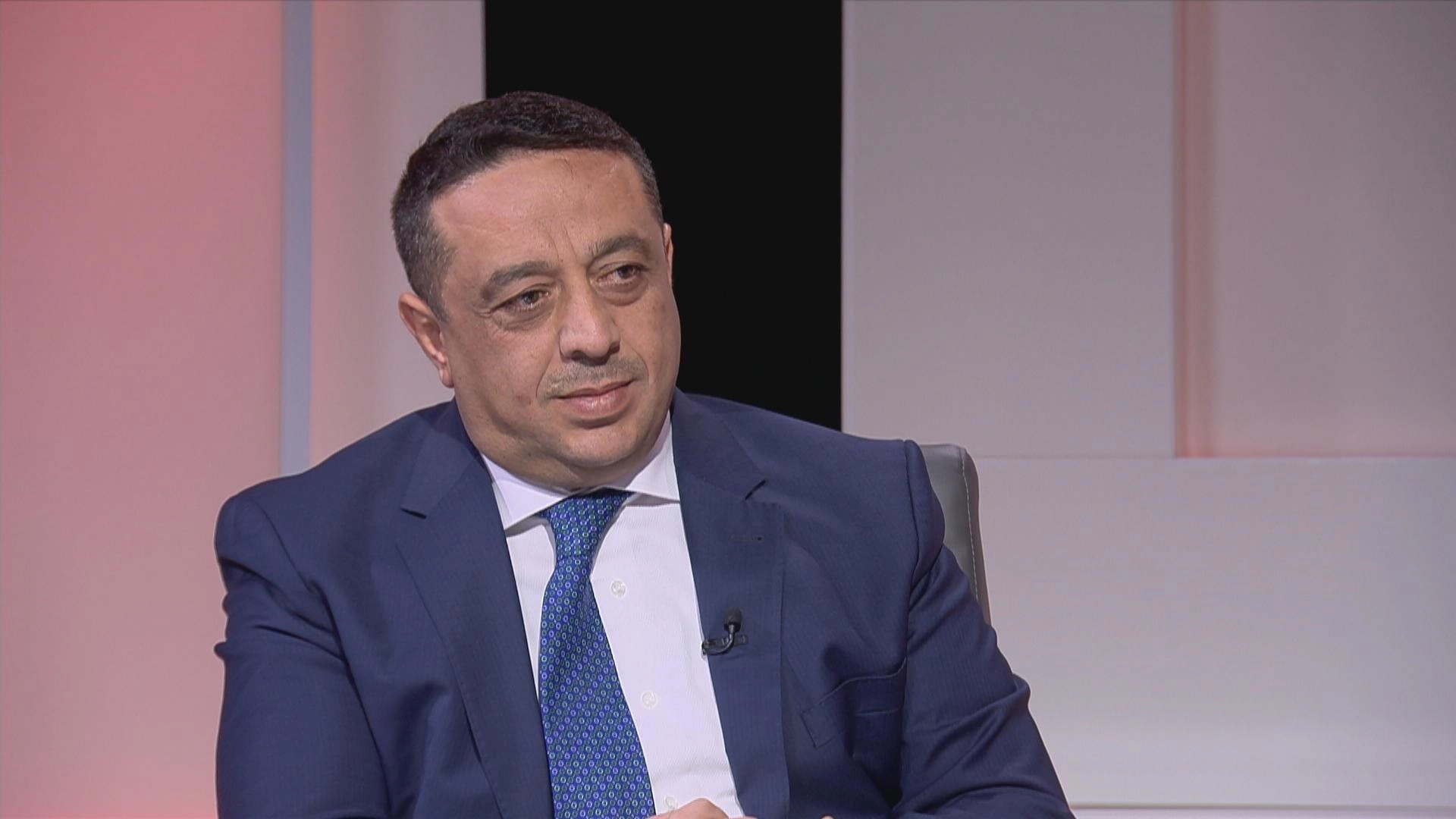 الحكومة: منح تصاريح وفق إجراءات صارمة  