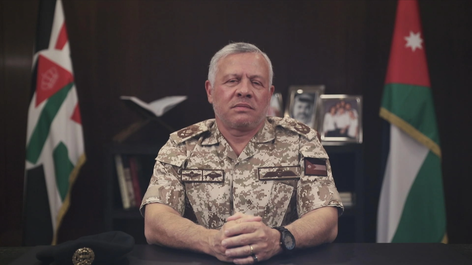 الملك: أطلب منكم بصوت الأب لابنه الالتزام بالتعليمات