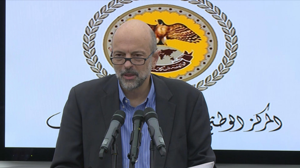 الرزاز: فتح المحال الصغيرة في الأحياء الأربعاء