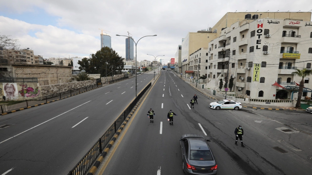 نقل مركبات مخالفة لحظر الاستخدام والتنقل إلى ساحات الحجز