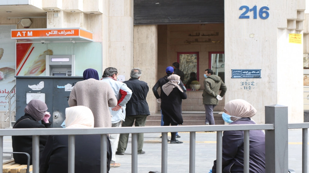 فتح جميع فروع البنوك وشركات الصرافة
