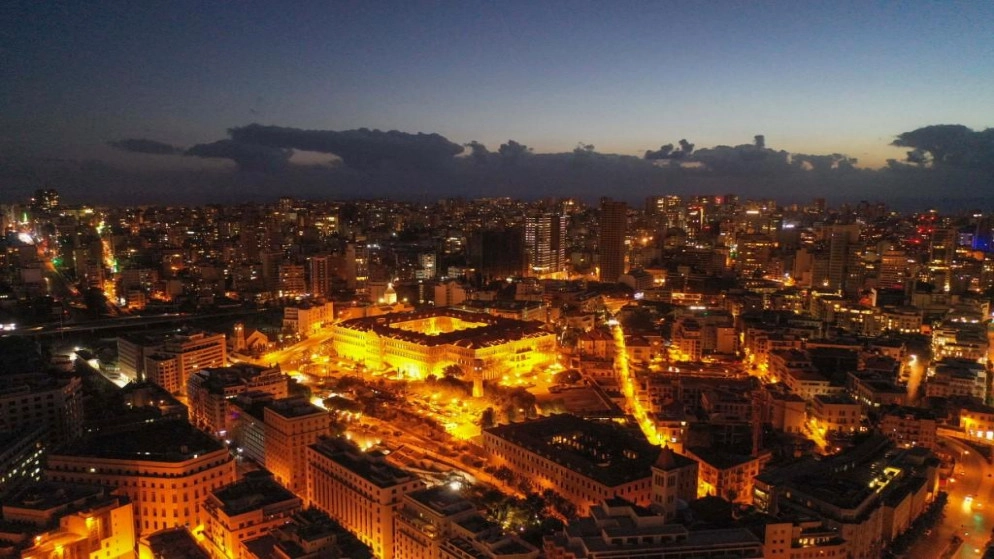 المصارف اللبنانية توقف سحب الدولار