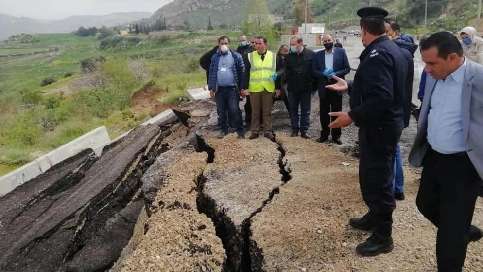 دعوة للإسراع في تأهيل طريق ناعور البحر الميت