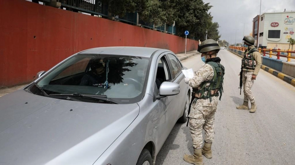 الحكومة: تحقيق في تصاريح ورقية مزورة