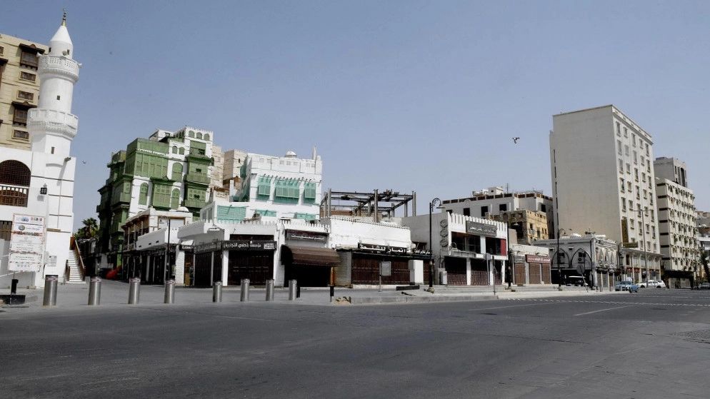 السعودية تقدم بدء منع التجول في 3 مناطق 