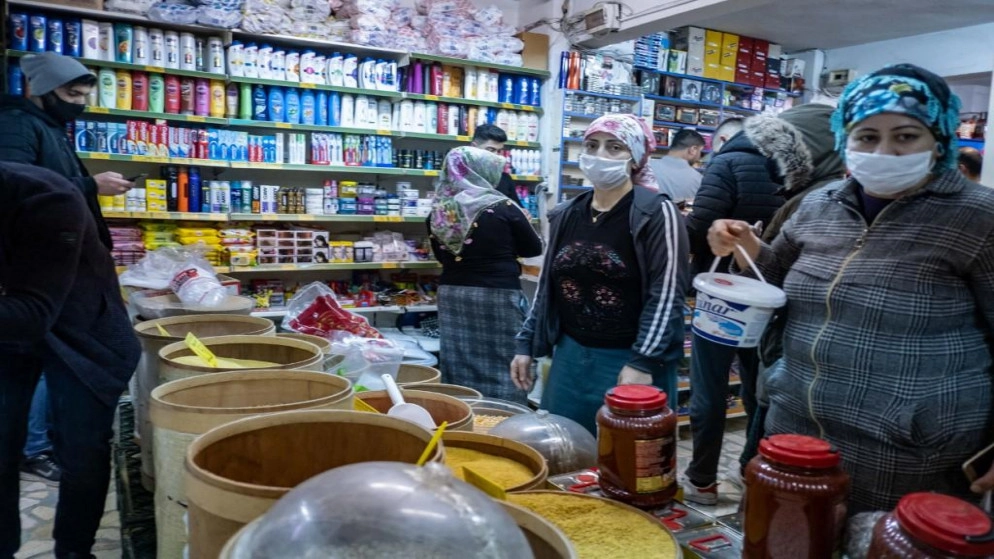 تركيا تمنع مواطنيها من مغادرة منازلهم ليومين