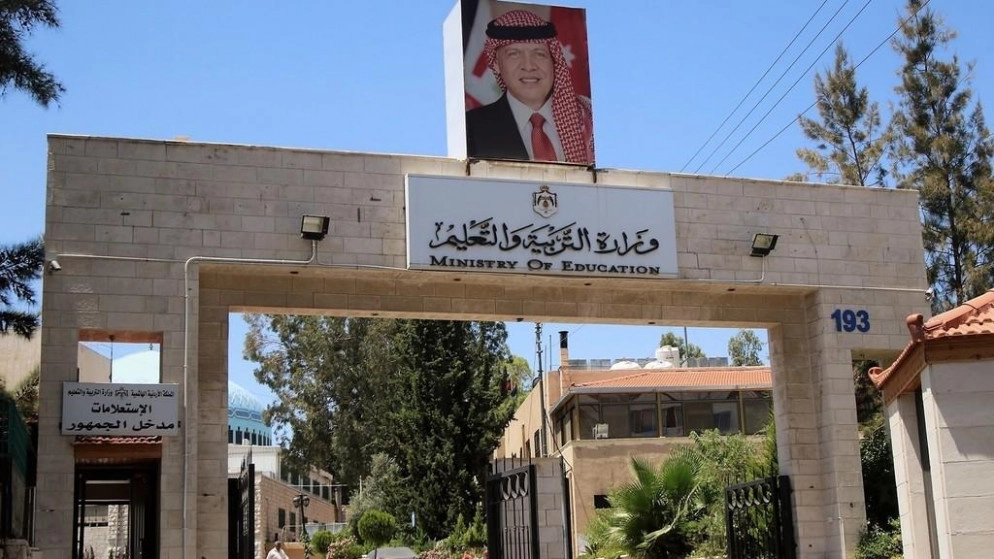 حصر دوام المدارس الخاصة بعدد من المعلمين والإداريين