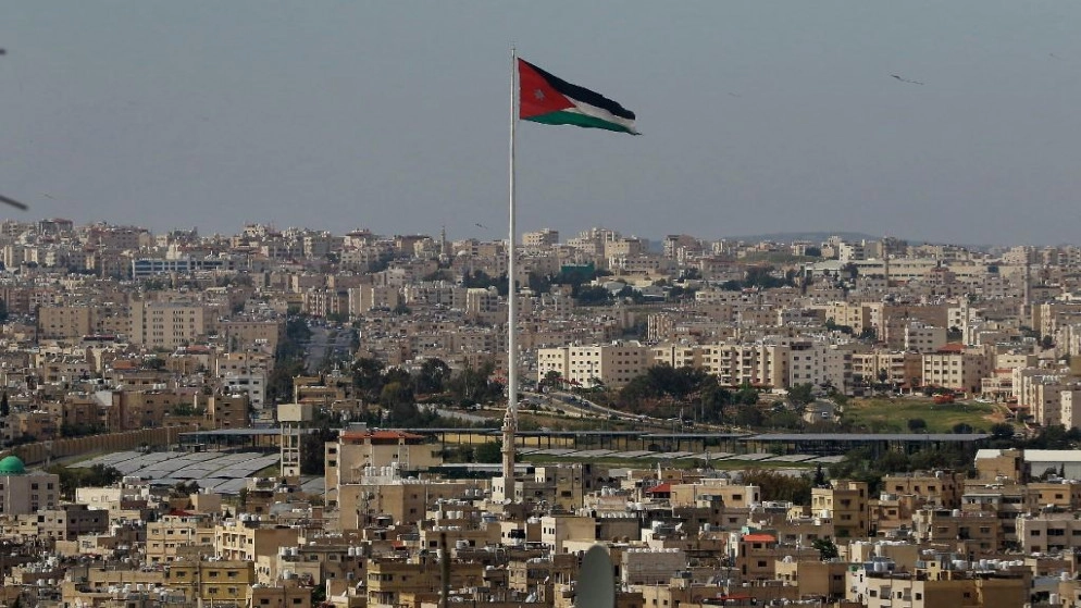 استمرار إغلاق المحافظات والتنقّل لحملة التصاريح فقط