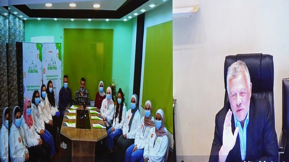 الملك يهنئ فريق "روبوتنا للبنات" بفوزه بجائزة عالمية