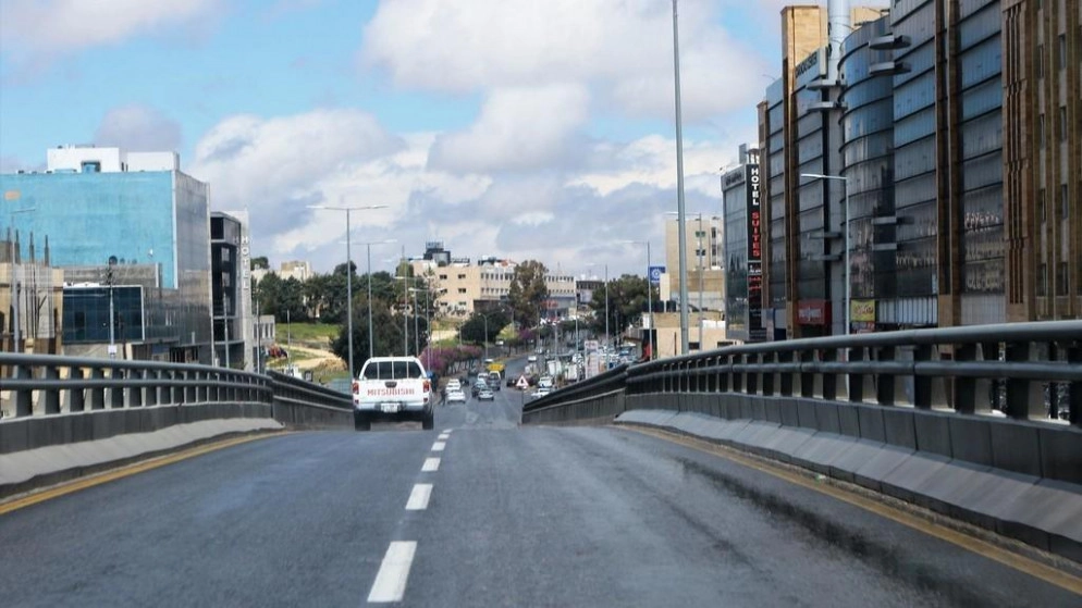 الحكومة: إبقاء العمل بنظام الفردي والزوجي حتى إشعار آخر