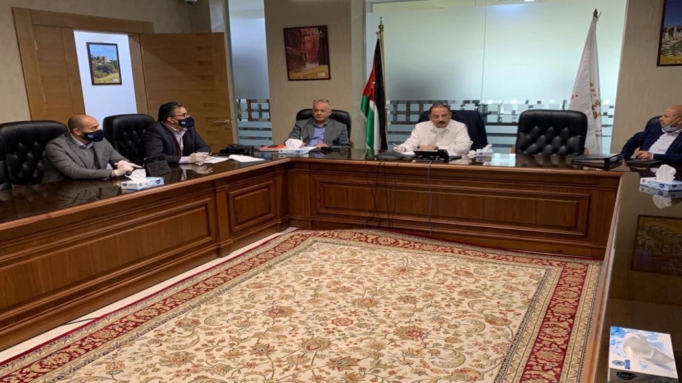 منح محجور عليهم بطاقات شحن خلوية مجانية مؤقتة