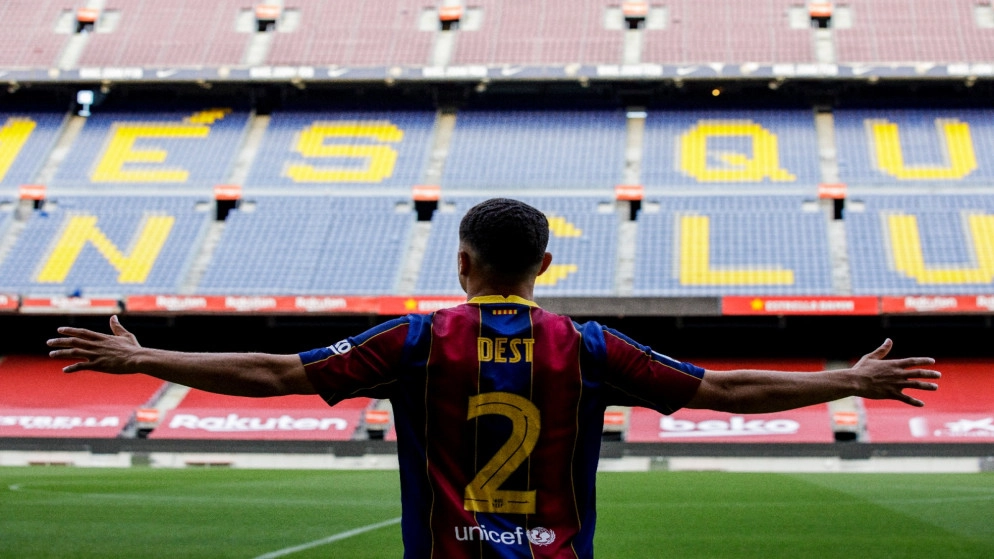 برشلونة يعلن التعاقد مع ديست من أياكس