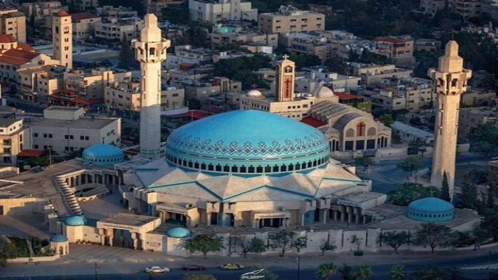 العاملون بالمساجد ولجانها فقط المعنيون بمتابعة الالتزام بالضوابط الصحية