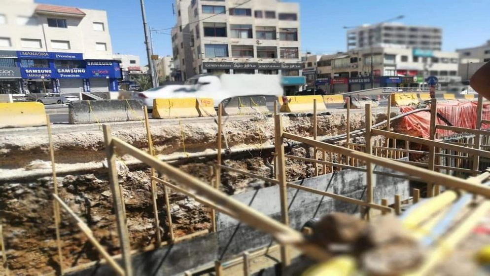 إغلاق طريق "كتف" الدوار السابع أمام المركبات القادمة من شارع عبدالله غوشة