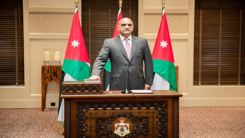 الملك يكلف بشر هاني الخصاونة بتشكيل حكومة جديدة