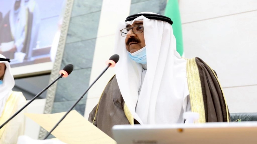 ولي العهد الكويتي مشعل الأحمد يؤدي اليمين الدستورية
