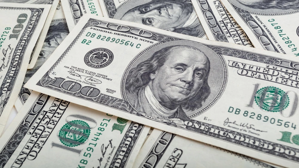 الدولار يرتفع مع تضاؤل آمال اللقاح والتحفيز الاقتصادي
