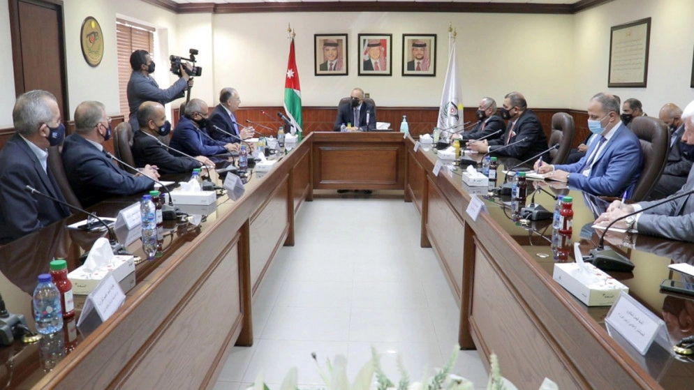رئيس الوزراء يؤكد دعم الحكومة لهيئة النزاهة ومكافحة الفساد