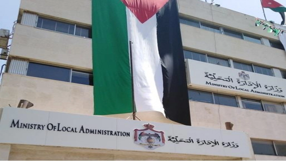 وزارة الإدارة المحلية تتوقف عن استقبال المراجعين 3 أيام بعد تسجيل إصابات بالفيروس