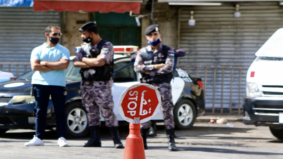 279 مخالفا لحظر التجول الشامل في عمان