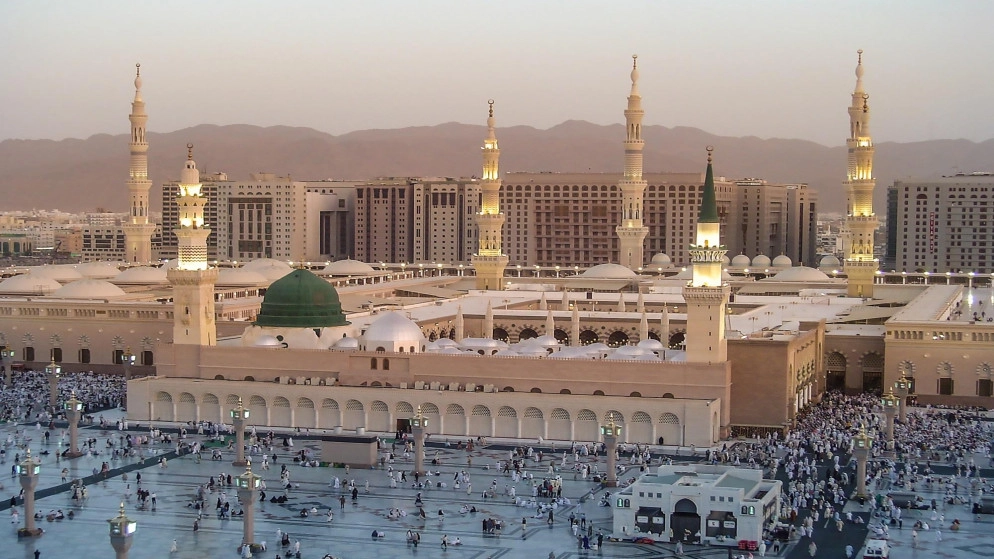العالم يحيي ذكرى المولد النبوي في ظل غضب ضد فرنسا