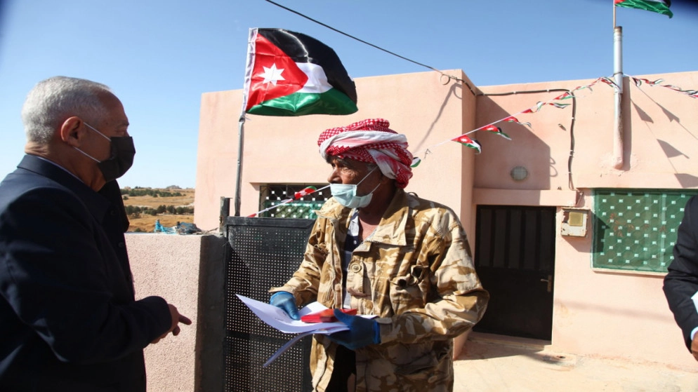رئيس الديوان الملكي يسلم 17 مسكناً لأسر عفيفة في البترا والشوبك