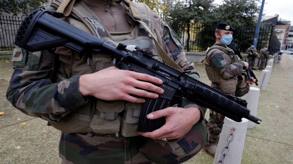 توقيف شخص يشبه بأنه مطلق النار على كاهن في مدينة ليون